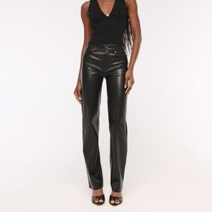 Abercrombie & fitch High Rise 90s Relaxed Vegan Leather Pant 28 short